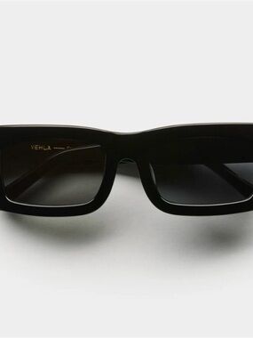 VEHLA Black Rectangular Sunglasses with Dark Lenses